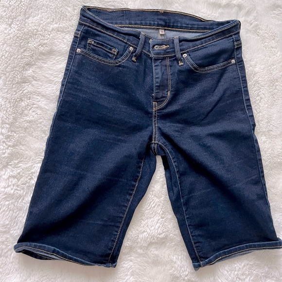 Levi's Pants - Sold 🌸2/10🌸Levi’s shorts size 26 new without tags